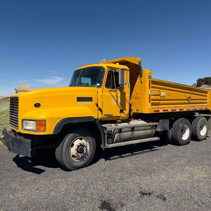 2001 MACK CL713