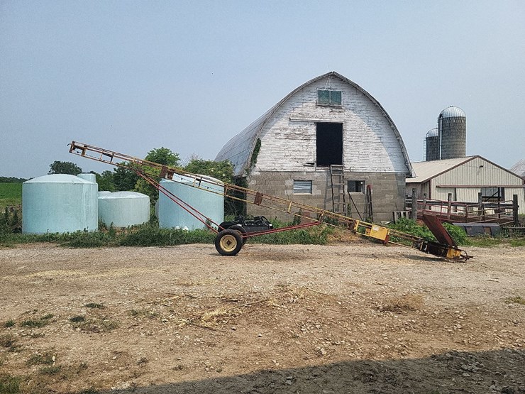 new-holland-bale-conveyor-w/transport-tires-and-electric-motor-image-2