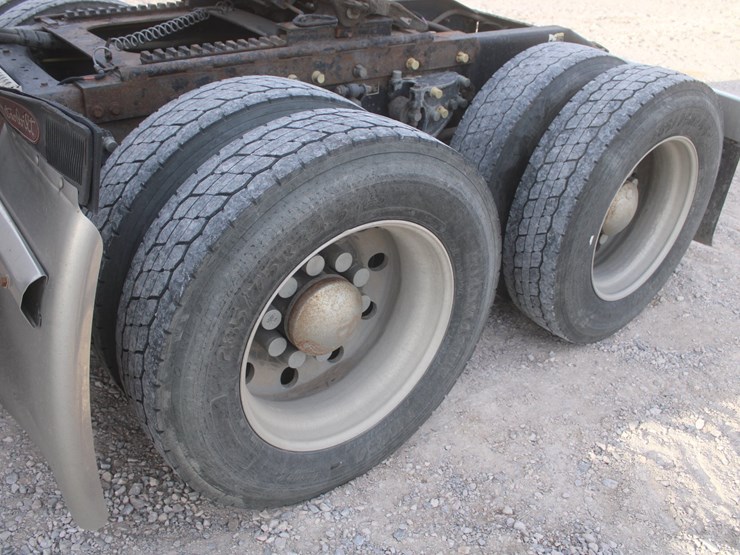 2006-peterbilt-379x-image-55