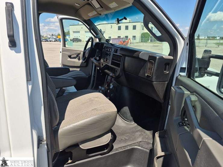 2017-chevrolet-express-s/a-cube-van-image-34