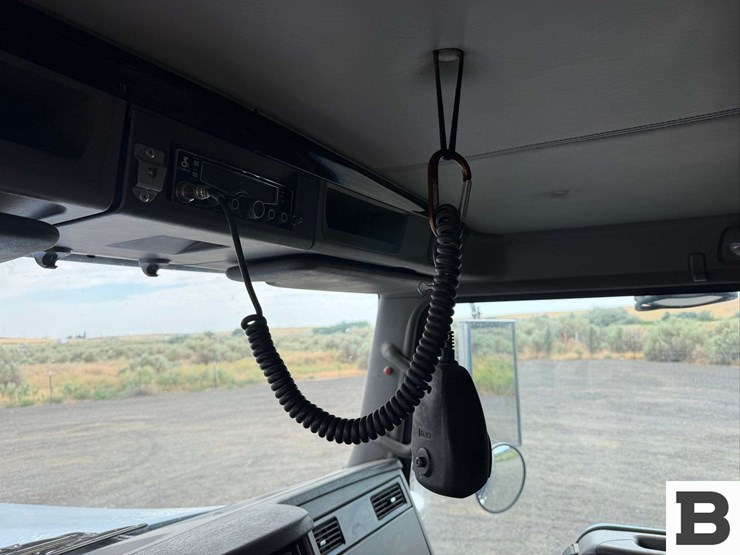 2007-kenworth-w900-image-32