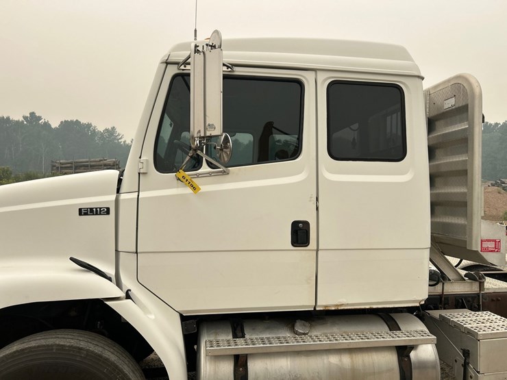 2003-freightliner-fl112-image-65