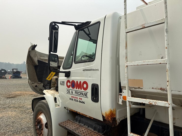 2004-international-durastar-4300-image-24