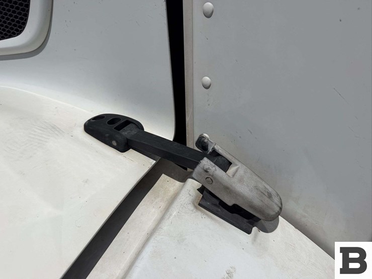 2012-peterbilt-384-image-51
