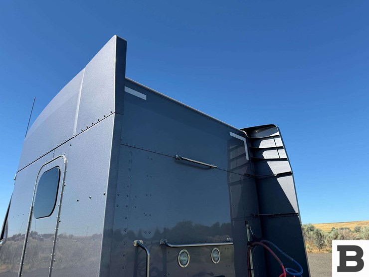 2016-peterbilt-579-image-17