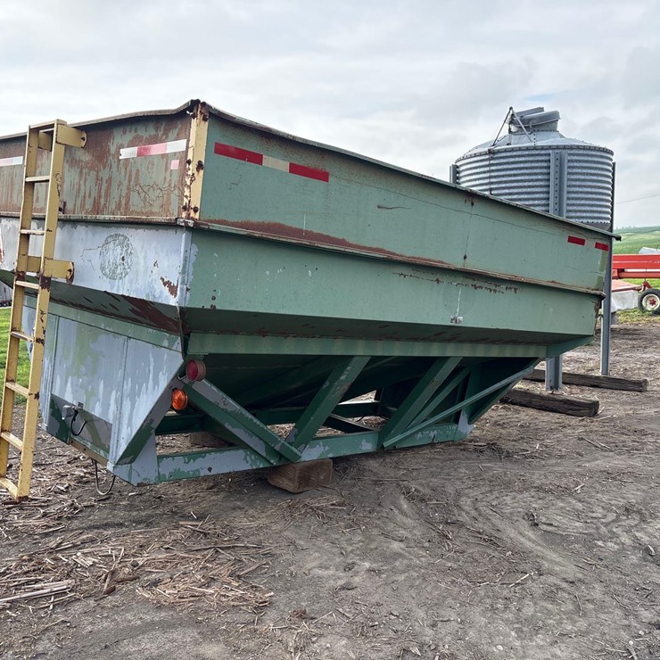 J&M 500bu Gravity Box