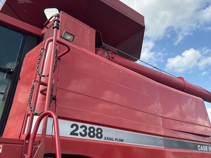 2006-international-2388-axle-flow-combine-image-19