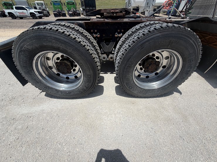 2000-kenworth-w900l-image-18