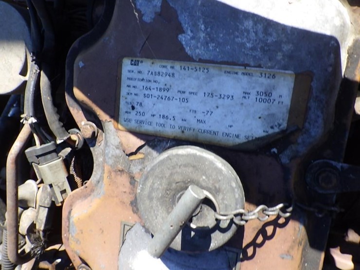 2000-freightliner-fl70-image-19