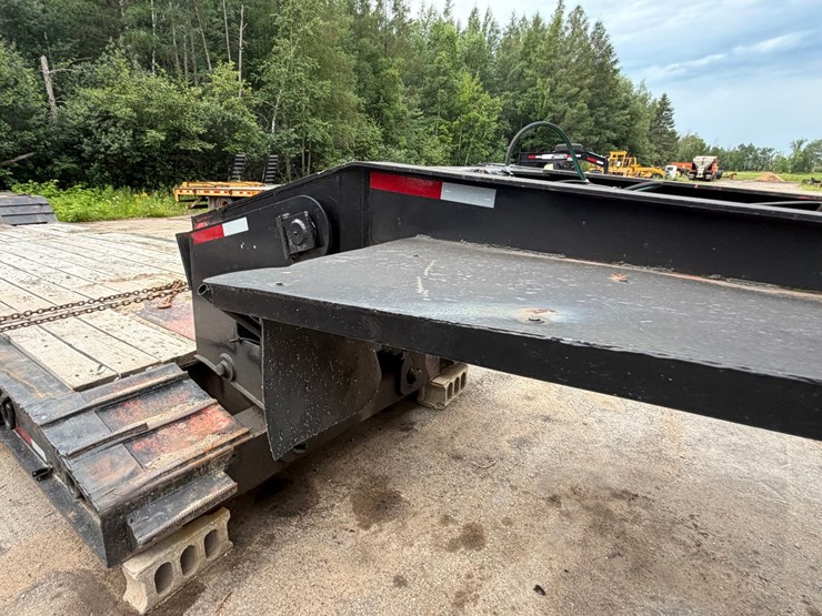#1500-•-tri-axle-lowboy-trailer-image-17