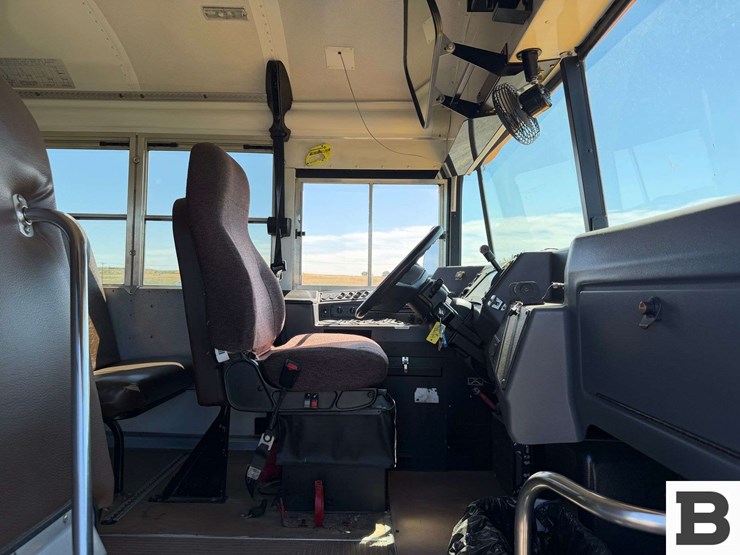 2011-blue-bird-bb-conventional-school-bus-image-24