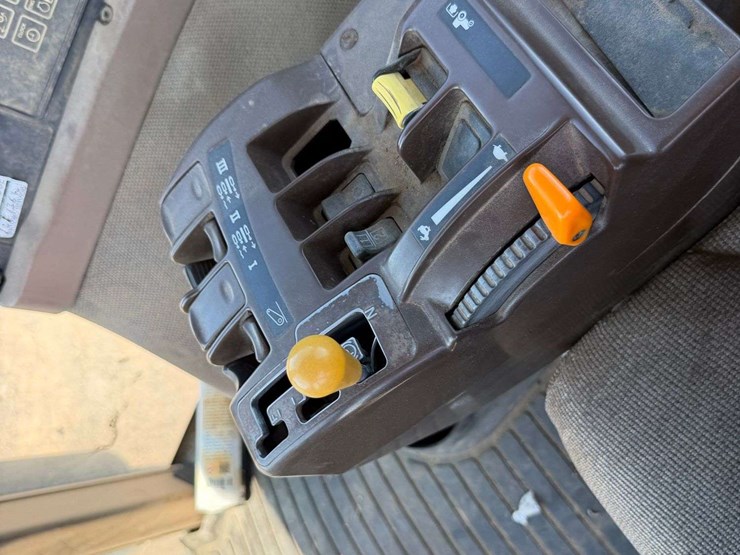 2007-john-deere-8330-image-59