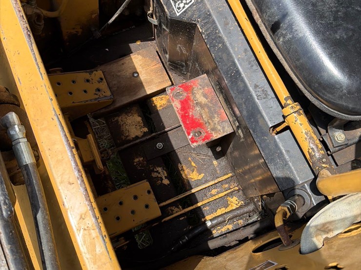 new-holland-l553-image-22
