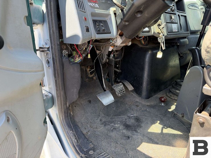 2003-international-durastar-4200-image-58