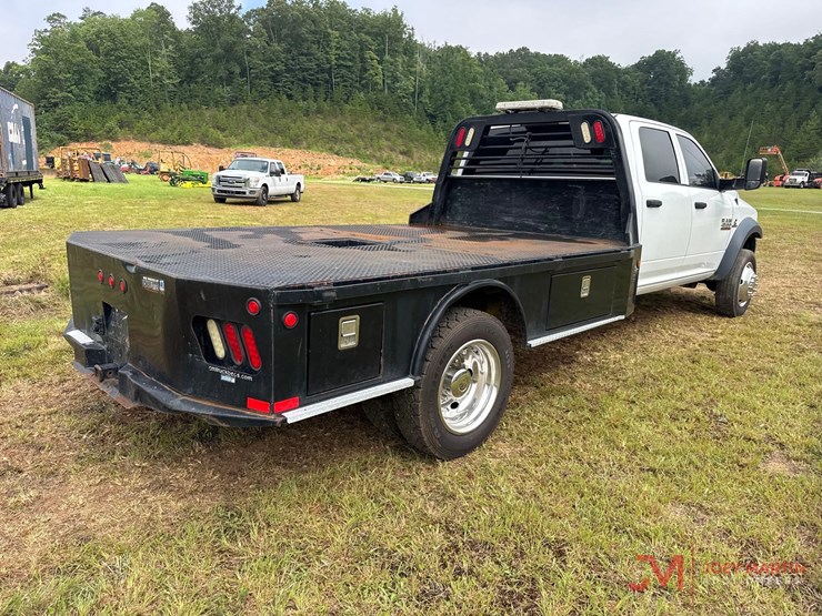 2014-ram-4500-heavy-duty-flatbed-truck-image-3