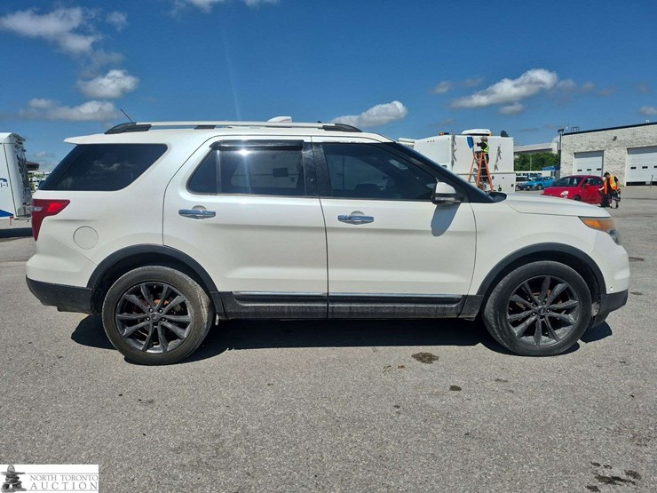2011-ford-explorer-image-5