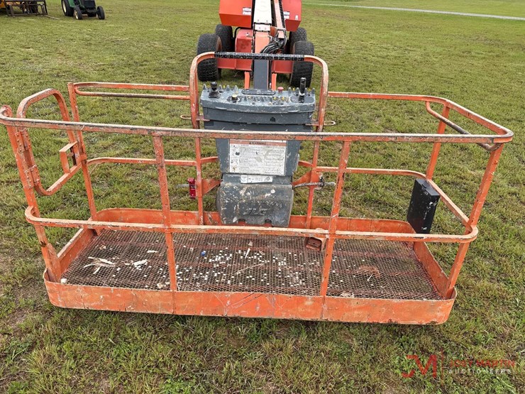 2017-jlg-660sj-image-13