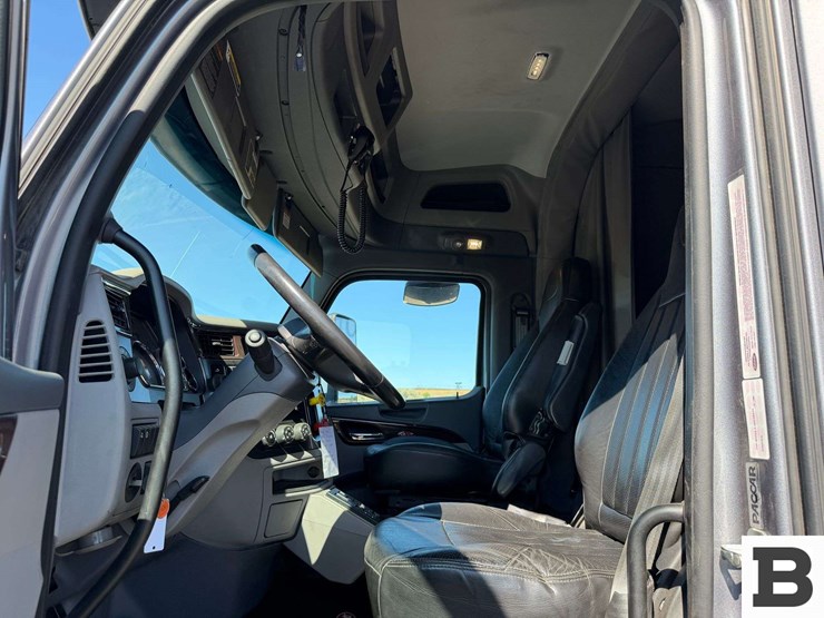 2016-peterbilt-579-image-54
