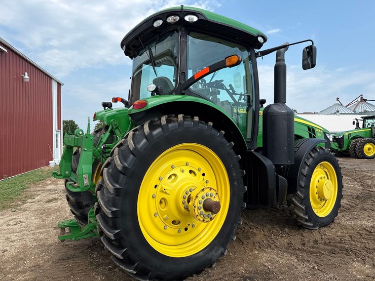2013-john-deere-8235r-image-4
