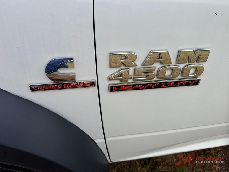 2014-ram-4500-heavy-duty-flatbed-truck-image-9