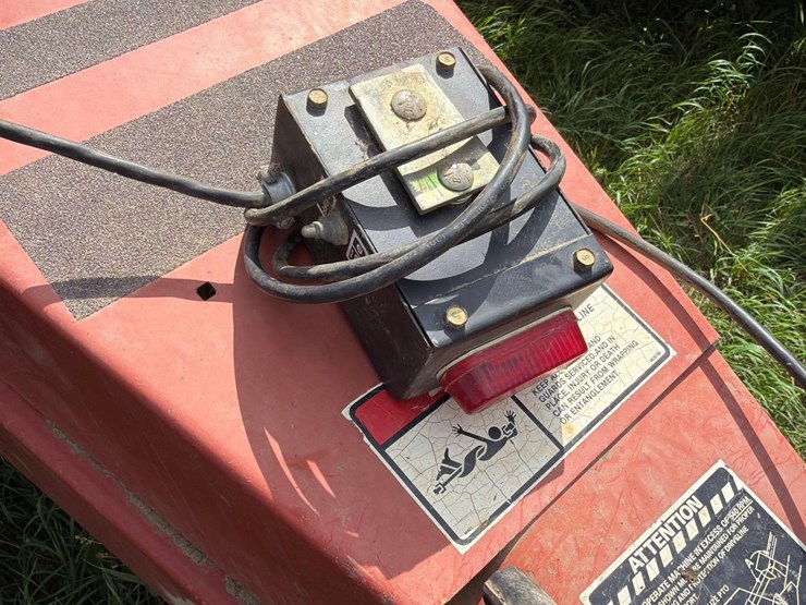new-holland-660-image-36