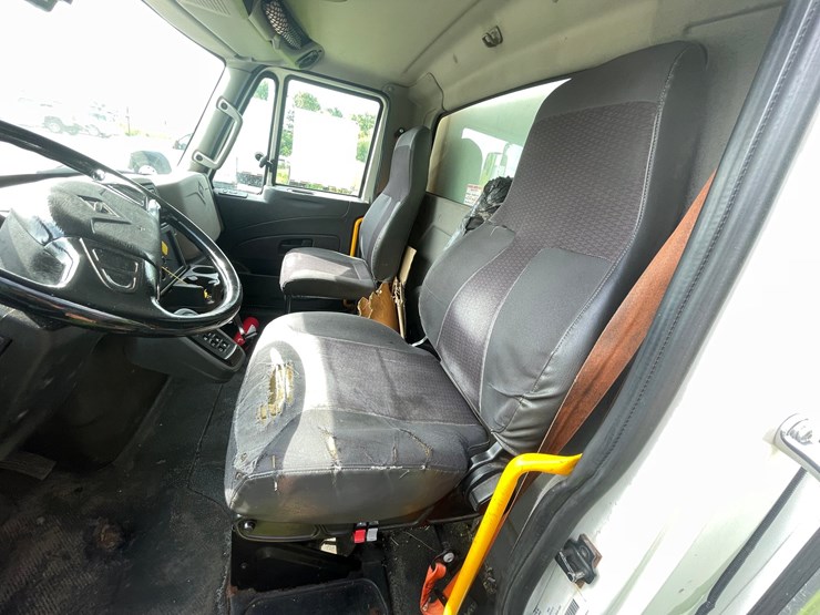 2017-international-durastar-4400-image-43