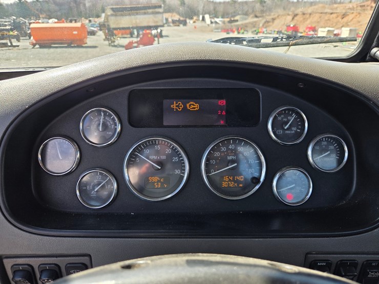 2013-peterbilt-337-image-53