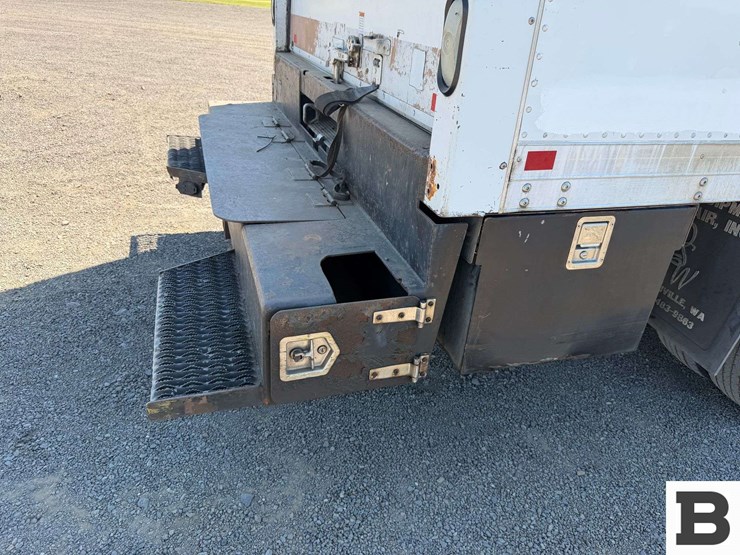 2013-ford-f550-image-32