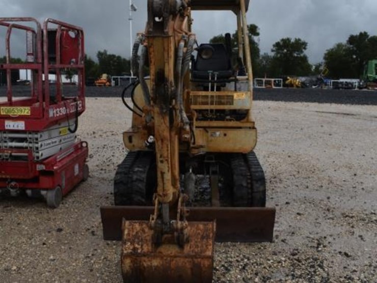 takeuchi-tb025-image-1