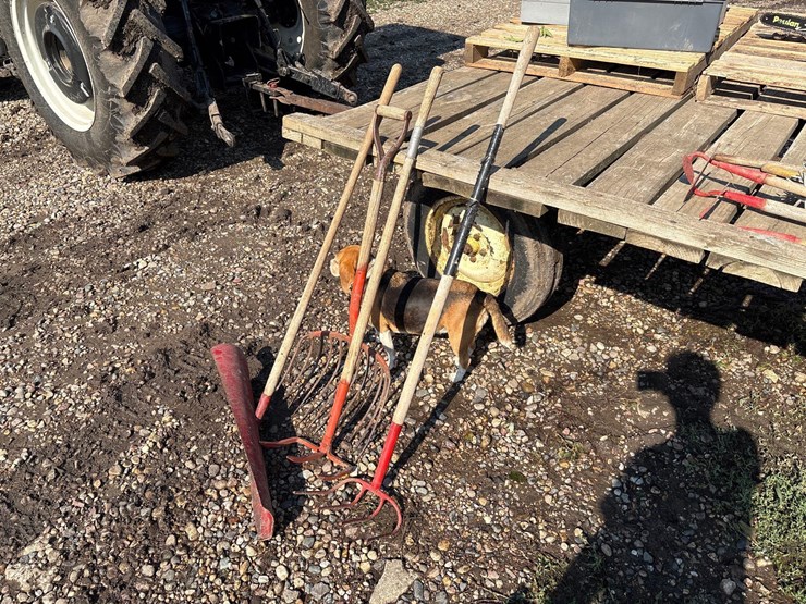 corn-scratchers-&-pitchfork-image-1