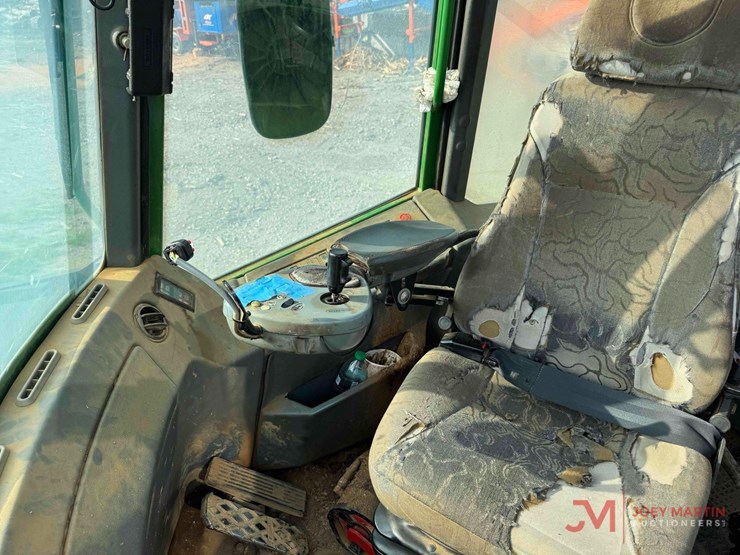 2005-deere-1110d-image-32