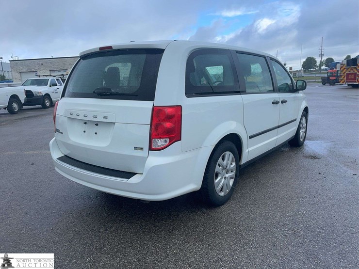 2015-dodge-grand-caravan-sxt-image-5