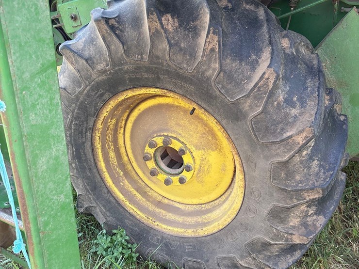 john-deere-4400-image-43