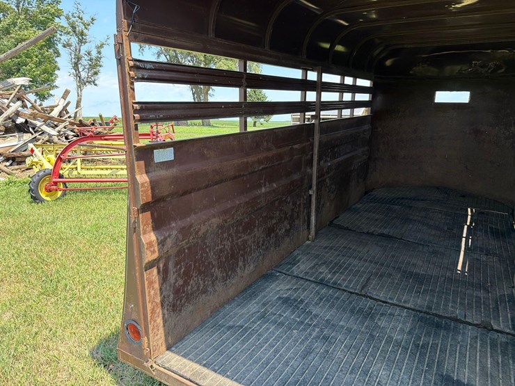 1984-circle-j-6ft-x-16ft-bumper-hitch-livestock-trailer-image-24