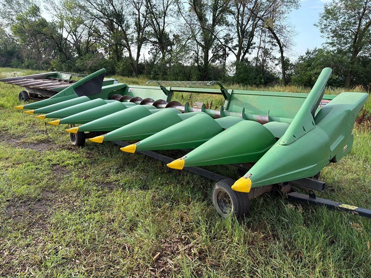 john-deere-8row30-corn-head-image-2