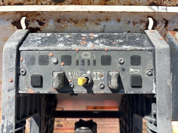2016-jlg-2032es-image-16