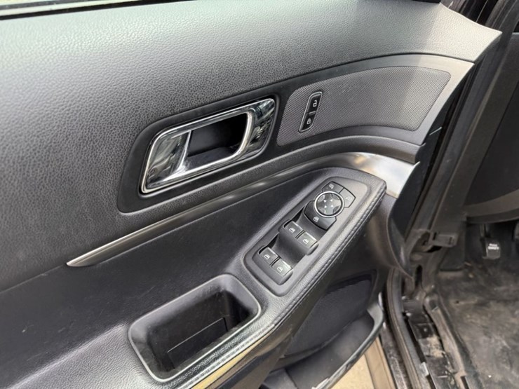 2019-ford-explorer-image-26