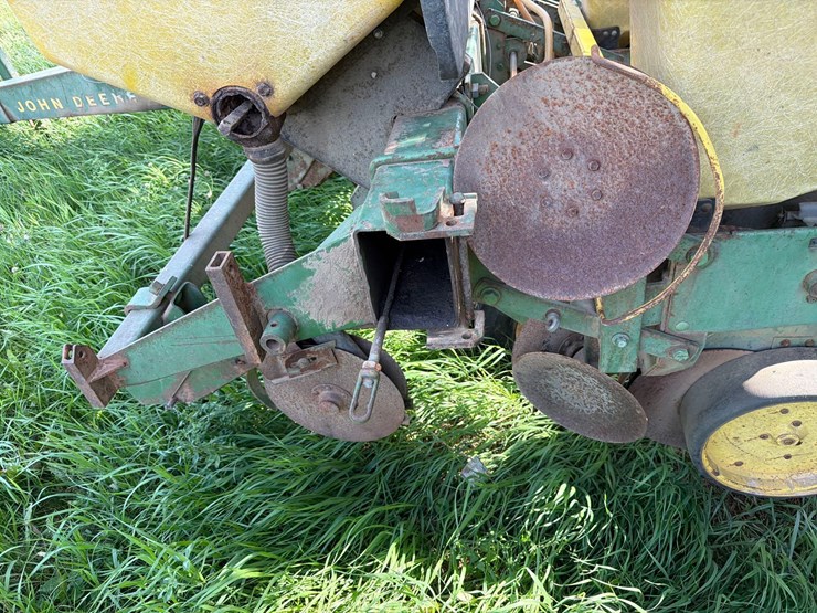 john-deere-7000-image-11