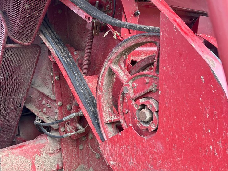 2006-international-2388-axle-flow-combine-image-42