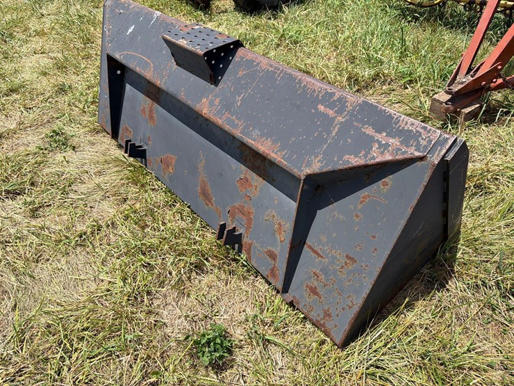 new-holland-l553-image-36