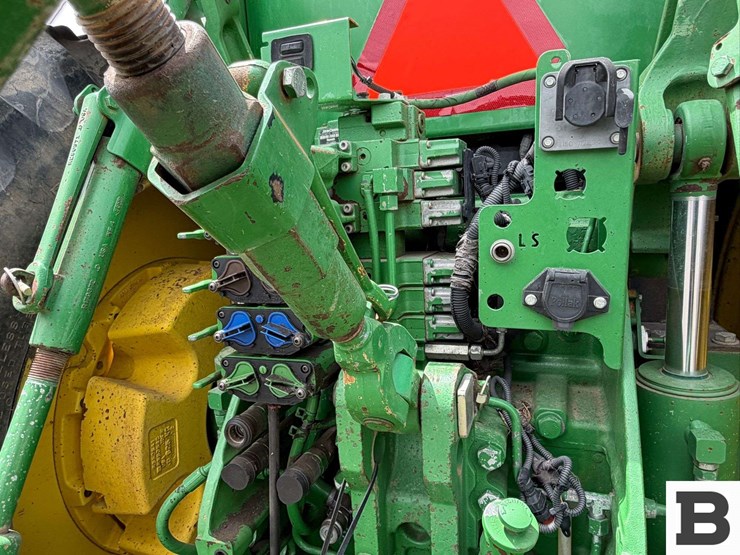2014-john-deere-8345r-image-34