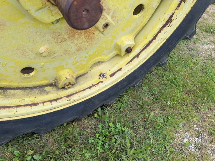 john-deere-3010-image-13