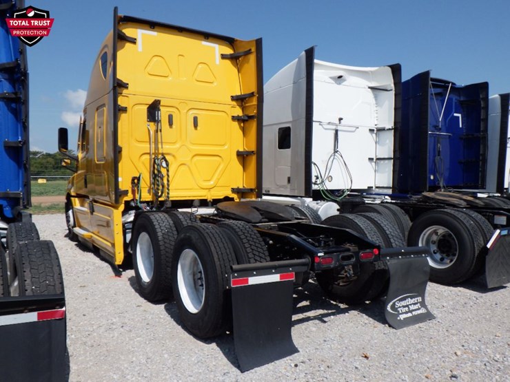2022-freightliner-cascadia-126-image-13