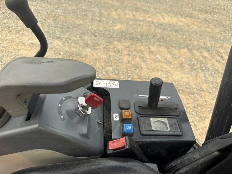2023-deere-17g-image-37