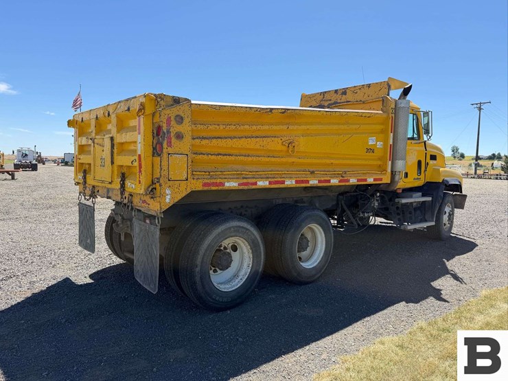 2001-mack-cl713-image-8