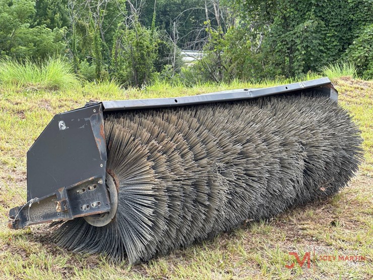 sweepster3ph-broom-image-1
