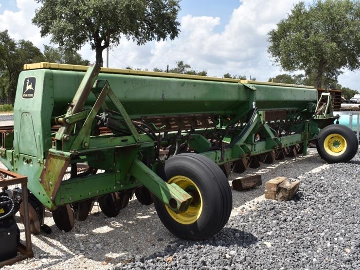john-deere-520-image-2