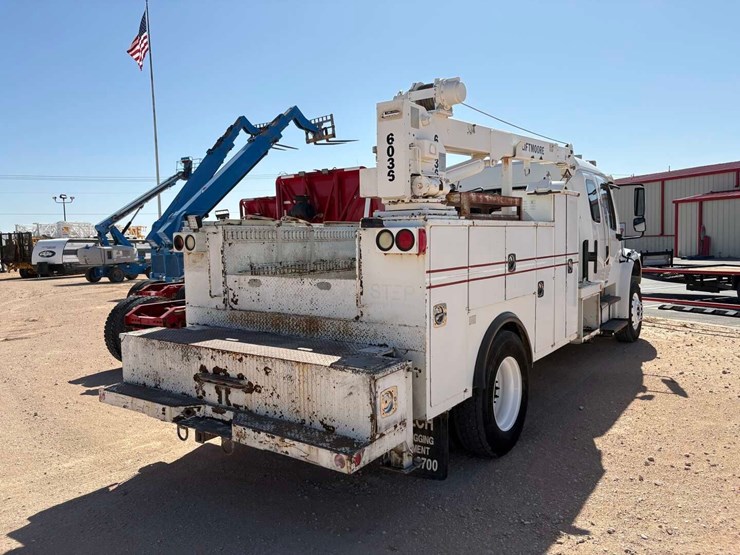 2012-freightliner-m2-106-image-3