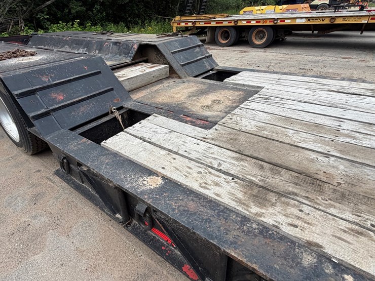 #1500-•-tri-axle-lowboy-trailer-image-22
