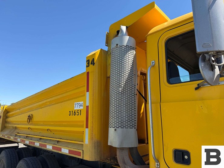 1999-mack-cl713-image-21